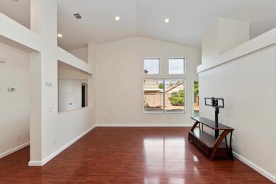 005_Living Room