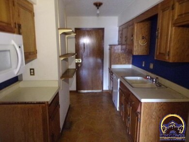 3612 SW Skyline Pkwy, Topeka, KS 66614 - photo 3