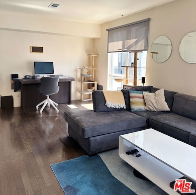 Vero Lofts unit 521, Los Angeles, CA 90017 - photo 4