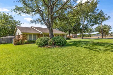 1249 Wedgewood Dr, Cleburne, TX 76033 - photo 3