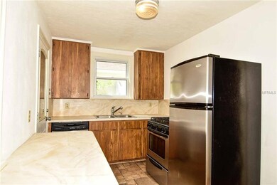 935 Jackson St N, Saint Petersburg, FL 33705 - photo 6