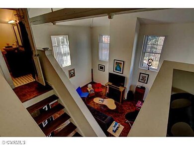 Den/Family/Great Room - Soaring ceiing height
