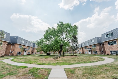 10068 Holly Ln unit 2W, Des Plaines, IL 60016 - photo 3