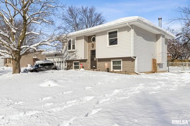1614 Hitching Post Ln, Davenport, IA 52806 - photo 2