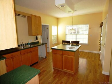 Kitchen & Breakfast