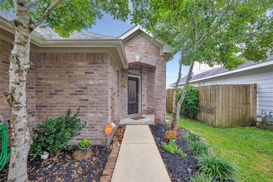 1079 Lasso Ct, Alvin, TX 77511 - photo 2
