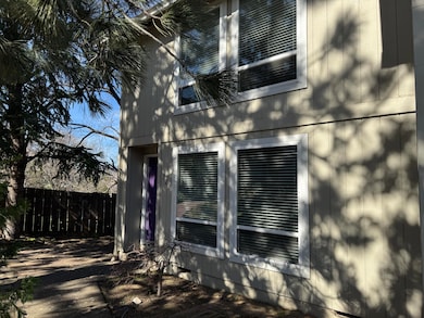 323 Glenn St