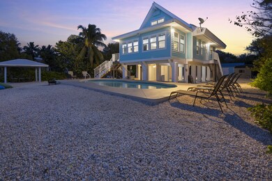 Enjoy your Back yard direct Ocean