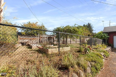 125 SW View Dr, Waldport, OR 97394 - photo 4