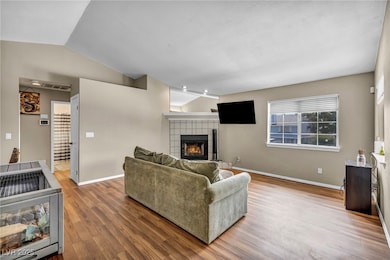 5419 Centurion Ct unit 203, Las Vegas, NV 89122 - photo 3