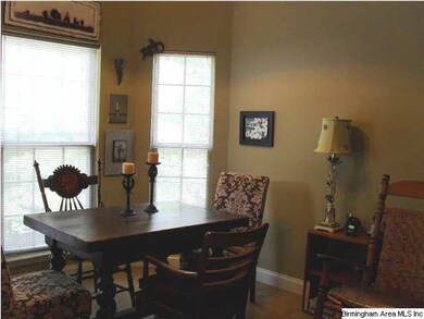 LARGE EATING AREA IN KITCHEN