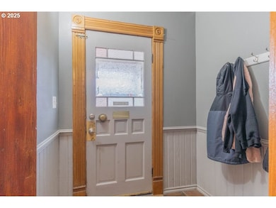 243 N Lane St, Cottage Grove, OR 97424 - photo 3