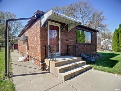 1039 W 10th St, Davenport, IA 52804 - photo 2