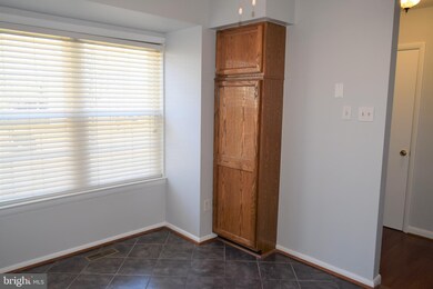 8204 Londonderry Ct, Laurel, MD 20707 - photo 2