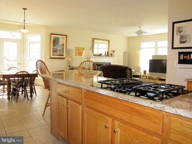 913 Lincoln Ave, Falls Church, VA 22046 - photo 5