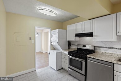 Skyline Plaza unit 2209N, Baileys Crossroads, VA 22041 - photo 4