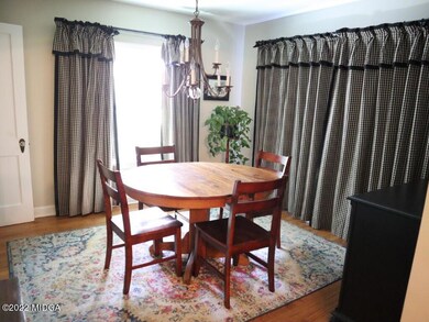 6 Dining Room