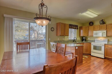 04-Dining_Kitchen