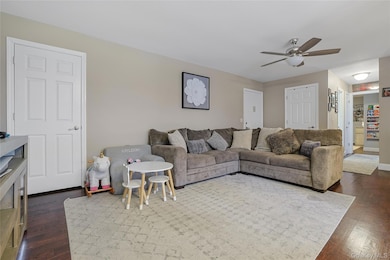 64 Parkside Dr unit B, Suffern, NY 10901 - photo 3