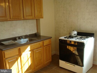 325 N 10th St, Darby, PA 19023 - photo 4