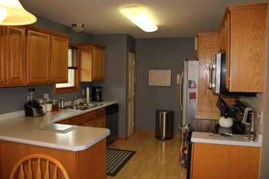 216 W 13th St S, Newton, IA 50208 - photo 6