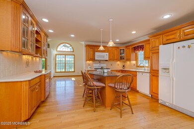 43 Roosevelt Cir W, Red Bank, NJ 07701 - photo 7