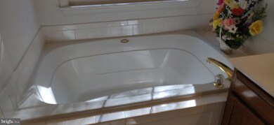 3119 Sutherland Hill Ct, Fairfax, VA 22031 - photo 2