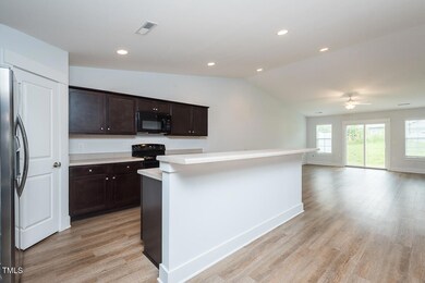 905 Alice Court-10