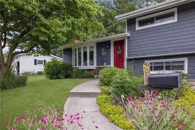 88 Cushing Rd, Warwick, RI 02888 - photo 3