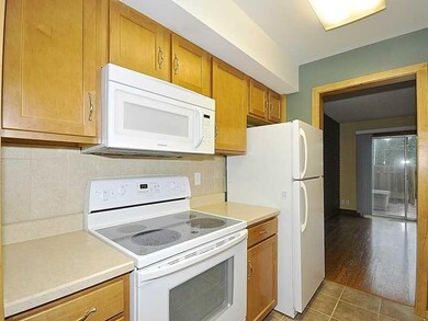 8519 Canterbury Square W, Indianapolis, IN 46260 - photo 7