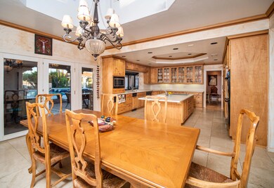 Eat-In Kitchen