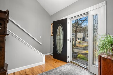 56 Allan foyer 2