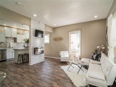 1915 9th St, Des Moines, IA 50314 - photo 2