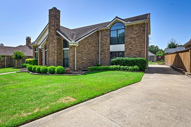 725 Paul Dr, Hurst, TX 76054 - photo 3