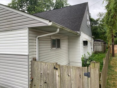 565 Virginia Cir W, Columbus, OH 43213 - photo 3