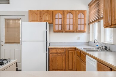 104 10th St unit 1R, Lowell, MA 01850 - photo 3