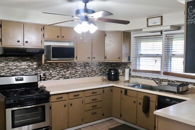 1057 N Berwick Blvd, Waukegan, IL 60085 - photo 7