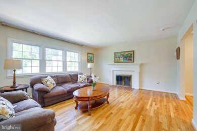 9421 Winterberry Ln, Fairfax, VA 22032 - photo 4