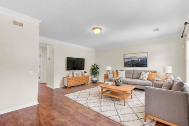 37_Living_room_mls