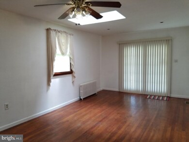 741 Maple Rd, Woodbury, NJ 08096 - photo 5