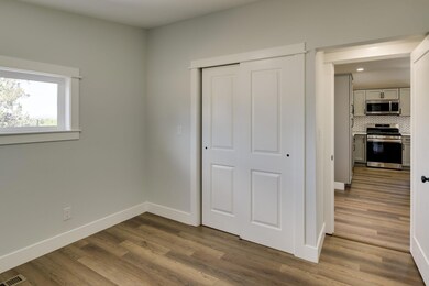 8-web-or-mls-3160 SW Volcano Ave-8