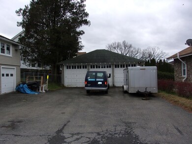 829 Center St, Jim Thorpe, PA 18229 - photo 4