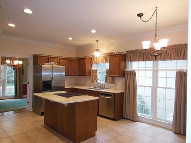 Eat-in Kitchen
