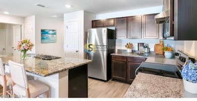 11 Regis ln kitchen