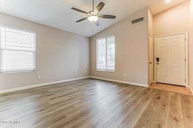 003-photo-living-room-13919595