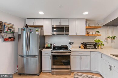 11927 Redtree Way, Reston, VA 20194 - photo 5