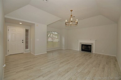 1309 W Twin Oaks St, Broken Arrow, OK 74011 - photo 3