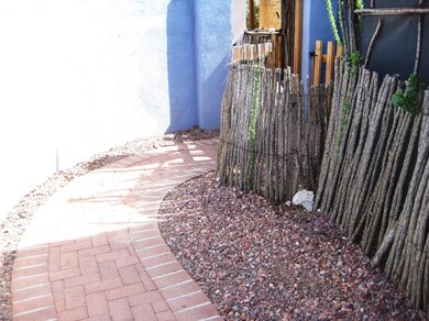 2215 E La Mirada St unit B, Tucson, AZ 85719 - photo 3