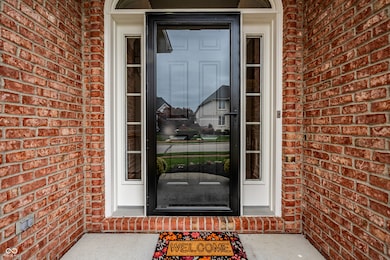 8050 Heyward Dr, Indianapolis, IN 46250 - photo 5