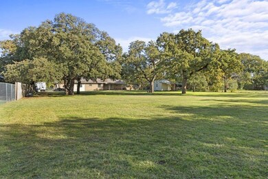 1333 Yates Dr, Hurst, TX 76053 - photo 4